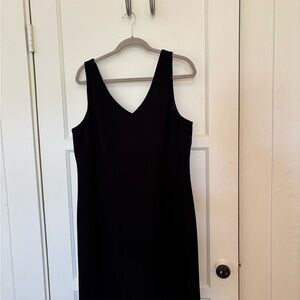 Jones New York Black Sleeveless V-Neck Sheath Cocktail Dress